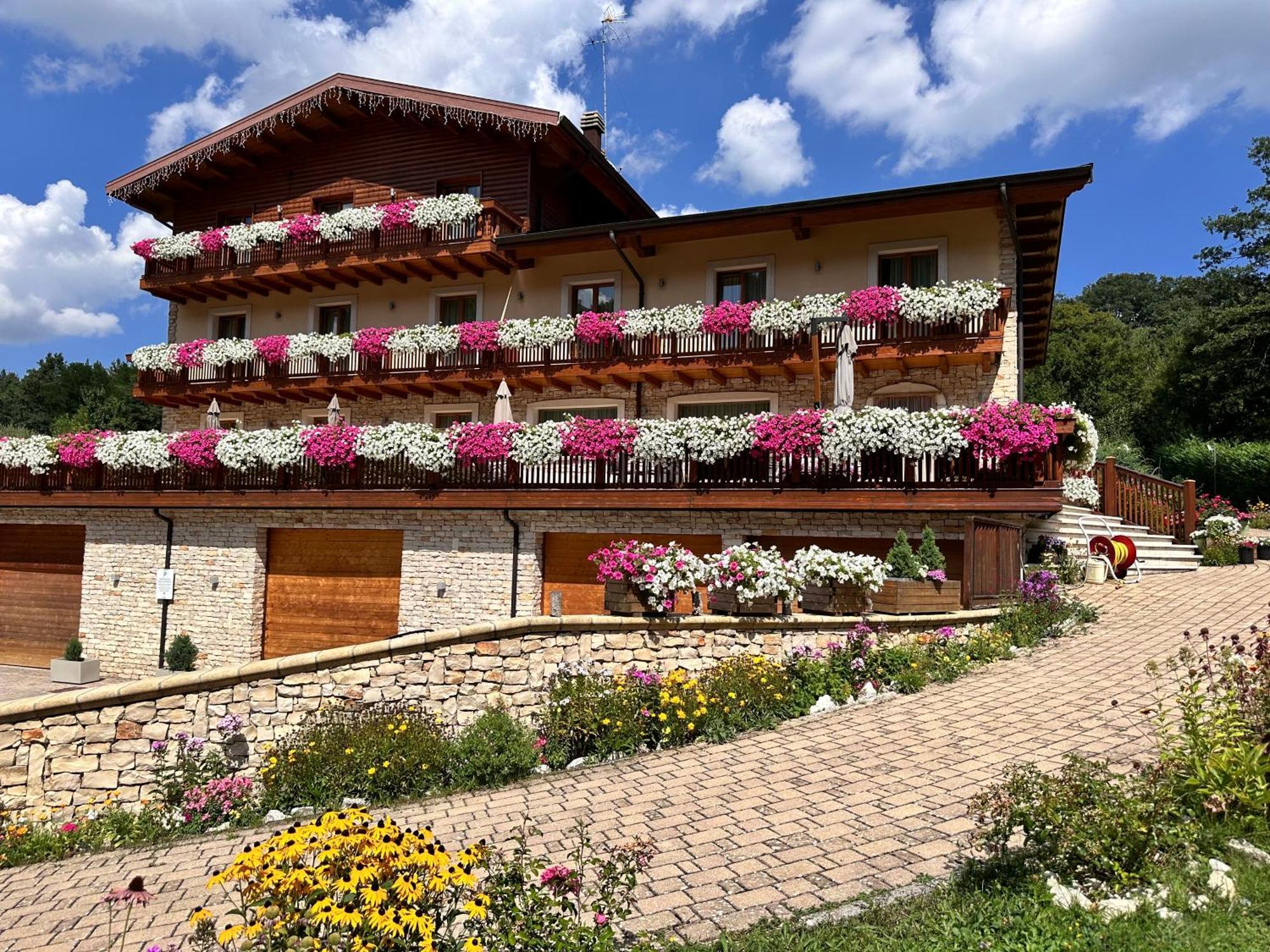 Boutique Hotel Il Riccio - Adults Only Roccaraso Exterior photo